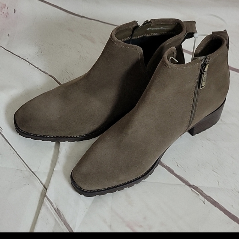 Blondo Suede Heeled Ankle Waterproof Boots Booties Side Zip Size 8 NWOT